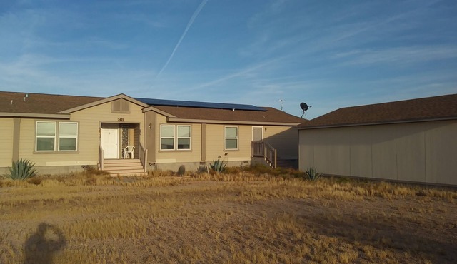 Quiet desert ranch perfect for relaxing, hiking, and enjoing sunsets and sunrise