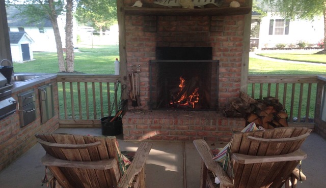 QUIET, pet-friendly nature retreat with HOT TUB & without getting BIT!