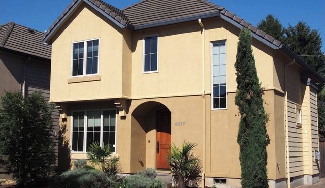 Quiet & Spacious 3BR Retreat AC Sleeps 8 Office Space Near Airport