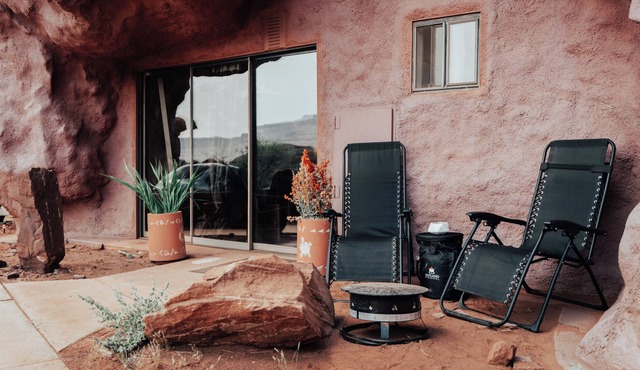 Redrock Cave Suite 3- Private Riverside Ranch, Moab