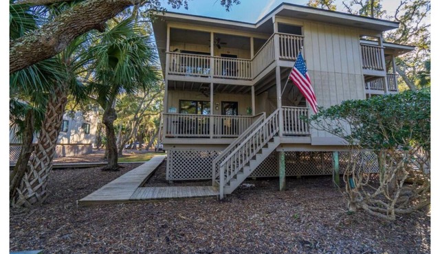 Relax and Unwind at this cozy 2-bedroom first floor condo in Edisto Beach.