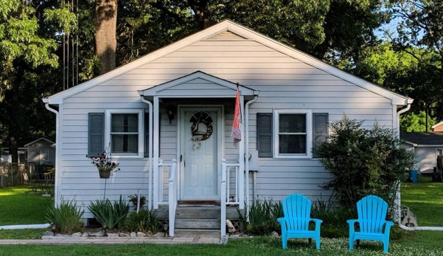 Relax at the Mystic Seahorse Cottage on Gwynn's Island!