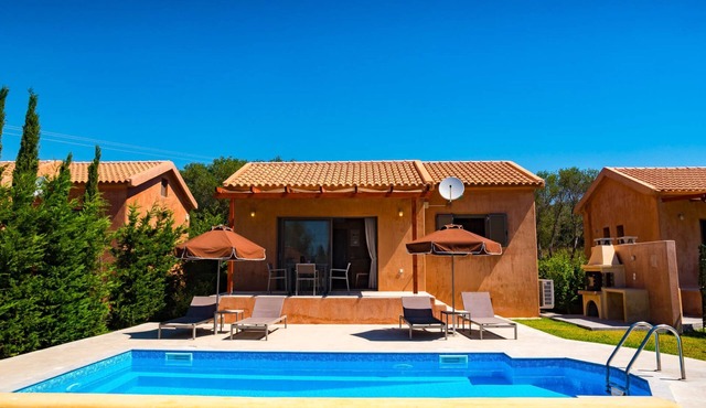 Relax at Villa Rhea, just a short walk from the beautiful Ai Helis Beach