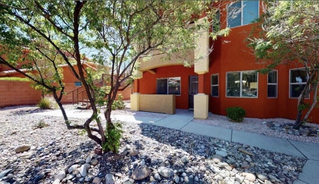 Relaxing Desert Getaway, 2 Bed Condo- All New Floors!