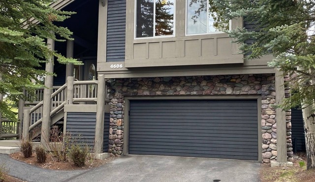 Remodeled Four Bedroom Elkhorn Condo With Open Space Mountain Views