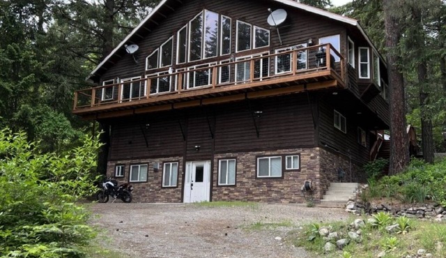 Remodeled woodland oasis for those who want it all