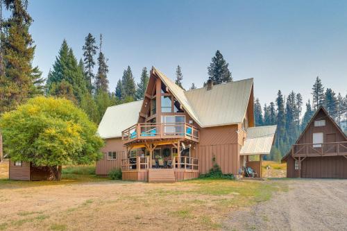 Remote Elk City Escape w/Decks & Mtn Views!