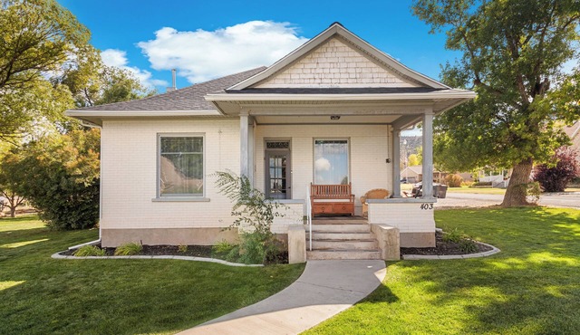 Renovated Historic Manti Home - 5 bd/2ba, EV, Yard