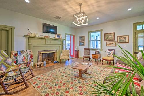 Renovated KY Farmhouse Retreat w/Pasture Views!
