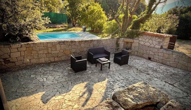 Renovated old mill with private pool, beach 5 minutes away. Authentic and charming.