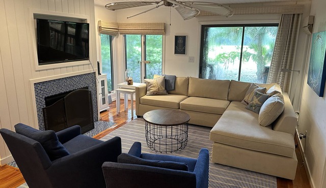Renovated Park Side Villa - convenient 1st floor