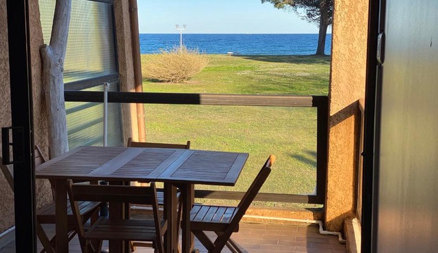 Residence Santa Lucia, studio avec piscine , vue mer et pied dans l'eau , Moriani-Plage