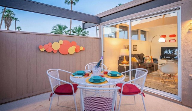 Retro & funky mid-century mod at Ocotillo Lodge