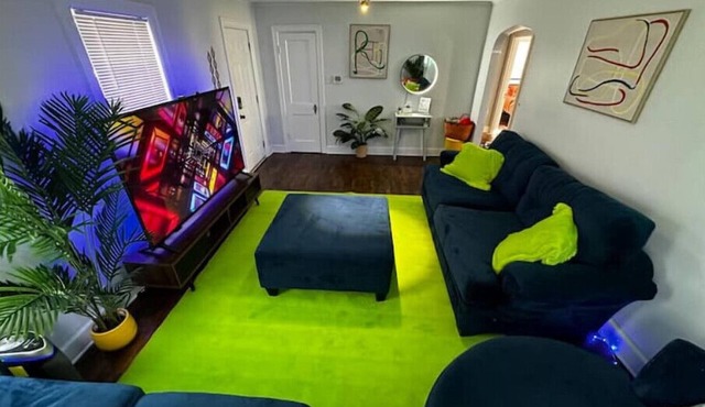 Retro Home Near Horse Park and Ark, Pet Friendly