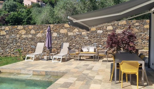 Rez de villa avec piscine privée, wifi, jardin clôturé