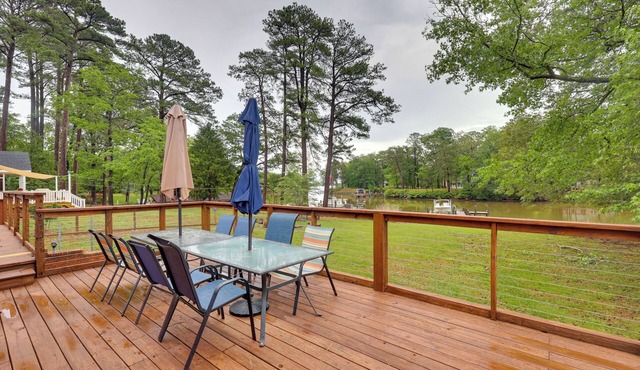 'River's Edge Retreat’ with Kayaks & River Access!