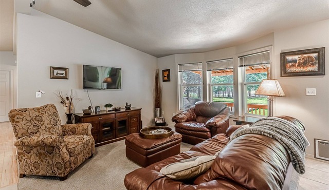 ⭐️ Riverbend Retreat ⭐️ Riverfront⭐️Relax by the fire