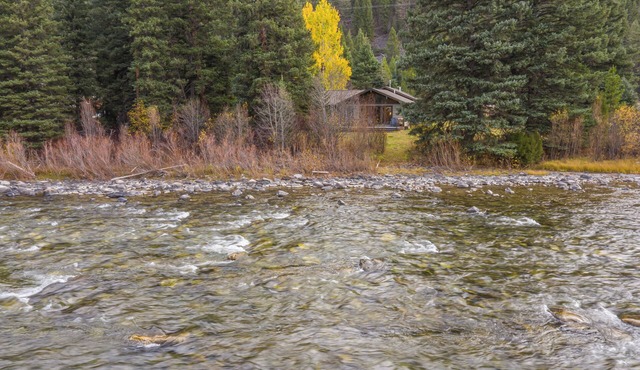 Riverfront home on Gallatin with access to Big Sky and Bozeman