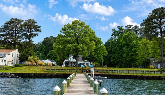 Riverfront Retreat in Hague, VA - Dock, Beach, Kayaks & Sunset Views