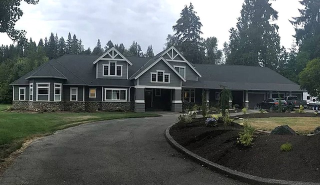Riverfront Romantic Getaway Rental near Mount Pilchuck in Granite Falls, Washington in Granite Falls
