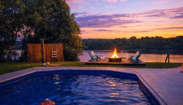 Riverfront Terrace w/Pool, Boat Slip, Kayaks +BBQ