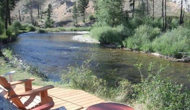 Riverhouse Retreat on East Fork of the Bitterroot - Stunning Views & Tranquility