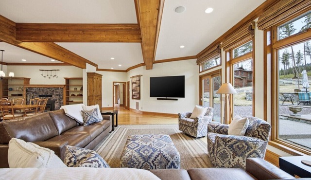 Roaring Lion Abode: Mountain Getaway