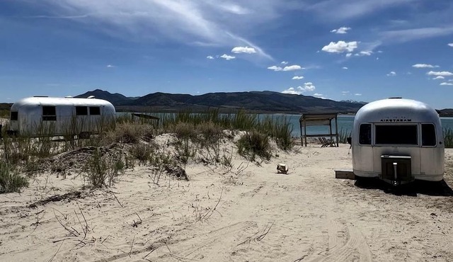 Romantic Airstream on Yuba Lake with Breathtaking Views to Reconnect with Nature in Utah