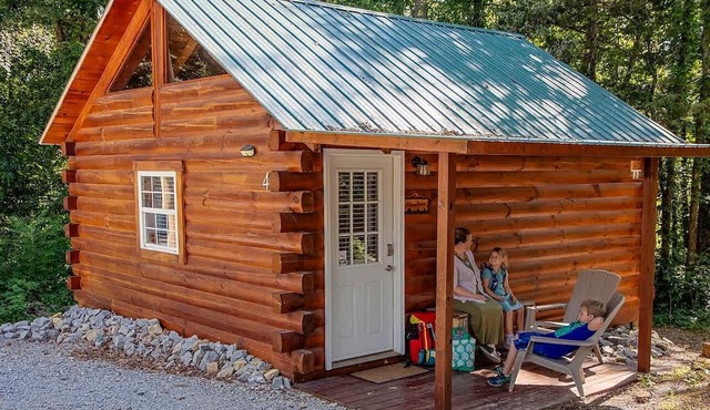 Romantic Log Cabin with a King Sized Bed in the Heart of Kentucky's Picturesque Countryside