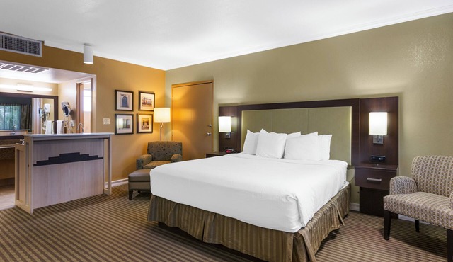 Royal Sun Hotel & Suites