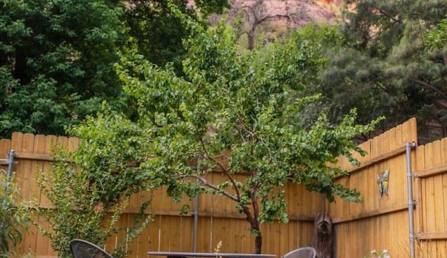 Rustic Cabin in Oak Creek Canyon - Wild Rose