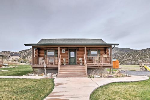 Rustic Cabin Near Palisade State Park w/Deck!