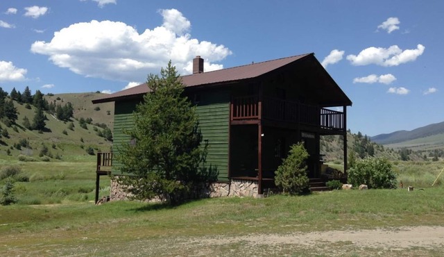 Rustic creek-side home near Philipsburg, MT