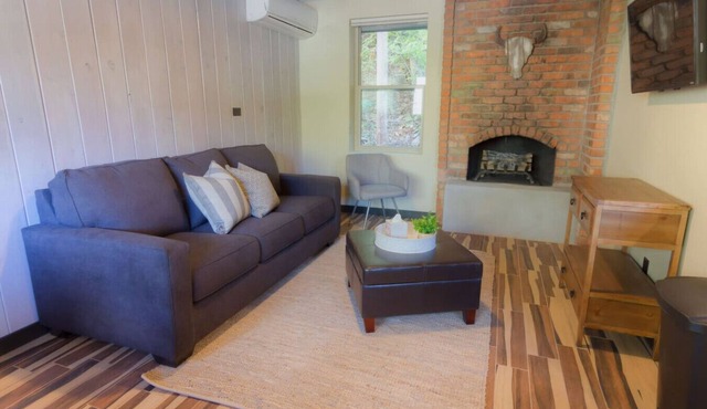 Rustic/Modern Suite 2 in Oak Creek Canyon