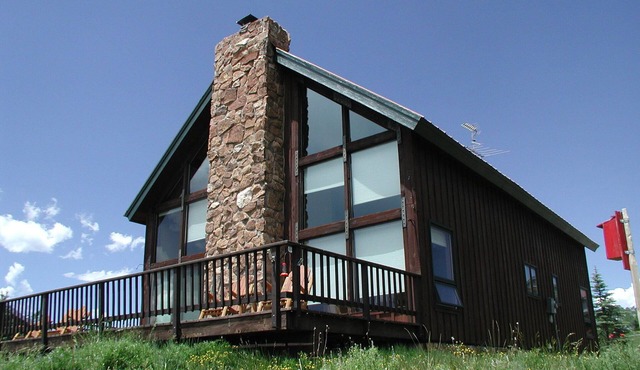 Rustic mountain home with stunning mountain views from the large deck!