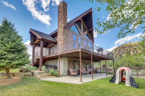 Rustic Sterling Cabin: Walk to Palisade Lake!