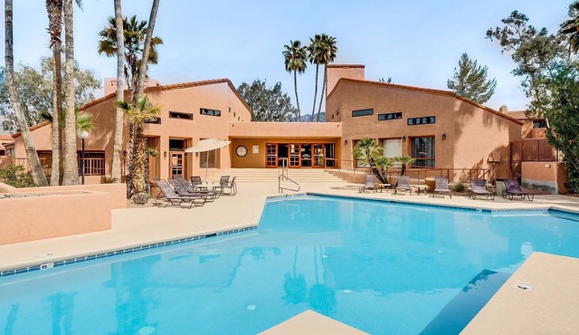 Sabino Canyon Luxe Condo w/MOUNTAIN Views, 1 bed 1 bath
