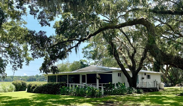 Sams Point Retreat-pet friendly, gorgeous water views!