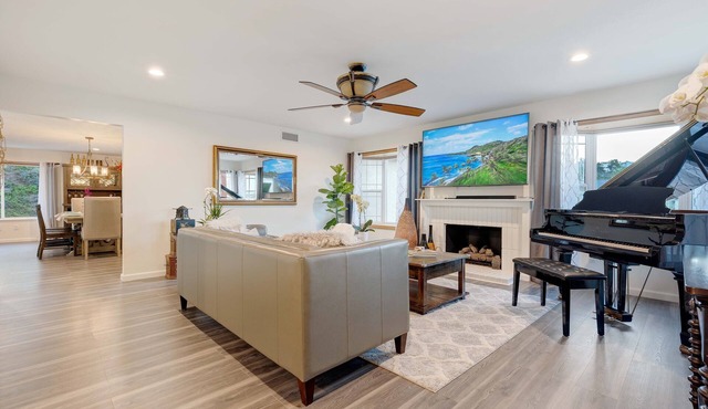 San Diego 4-Bedroom Home with POOL and Jacuzzi