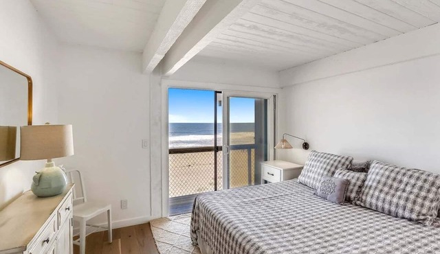 Sand Dollar – Expansive Beachfront Home