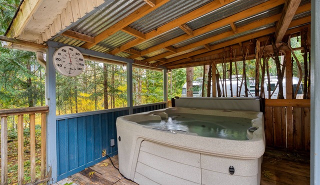 Sandy Riverfront Mt Hood Cabin!