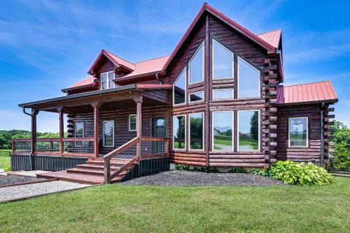 Scenic Getaway w/Deck: 7 Mi to Mammoth Cave Park!