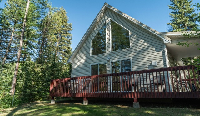 Scenic House Located At The Doorstep to West Glacier National Park Entrance