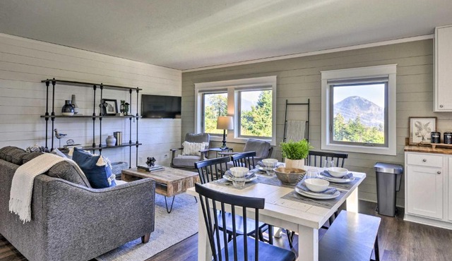 Scenic Studio w/Loft & View of the Columbia River