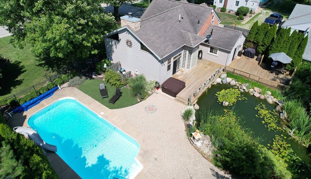 School House Getaway! 4BR with Large Pool & Hot Tub