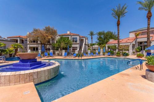Scottsdale 2BR Condo with Pool, Sauna, BBQ and More