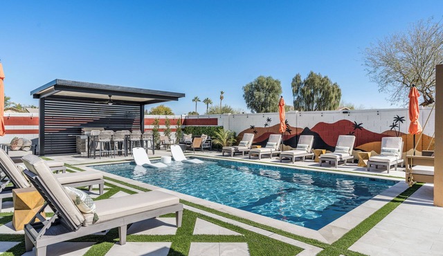 Scottsdale 7-BR Oasis: Speakeasy, Pickleball, Golf