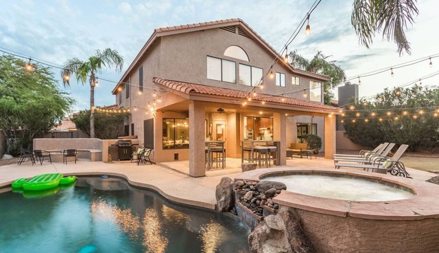 Scottsdale Big House - Sleeps 30 - 6bed/4ba - Very Clean