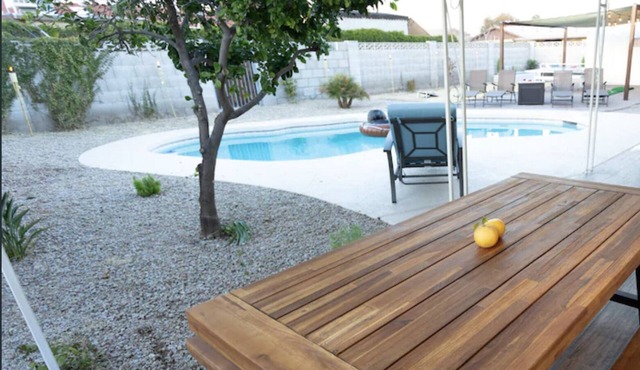 Scottsdale Farmhouse: 5 minutes from Old Town Scottsdale!