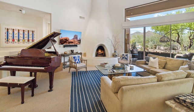 Scottsdale Home w/Private Pool,Patio, Fireplace & Jet tub to enjoy some AZ relax